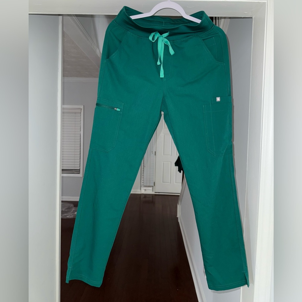 Figs Yola High Waisted Skinny Scrub Pants, size Small, hunter green.